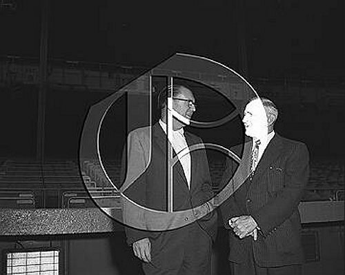Lefty Gomez and Casey Stengel56N0252